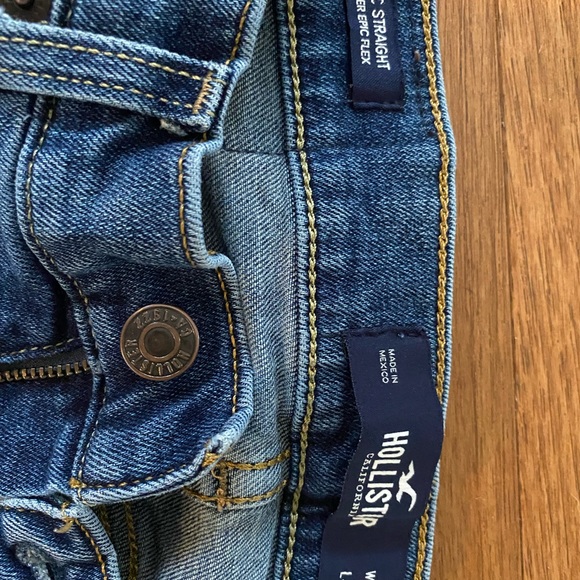 Men’s Hollister jeans. Size 29x32. Only worn a few times- like new condition! - Picture 2 of 4